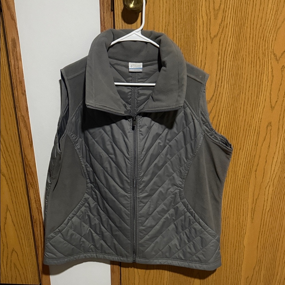 Columbia Charcoal Quilted Vest